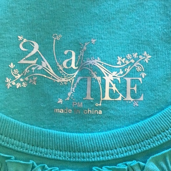 Sleeveless Green Tee. - Picture 6 of 8